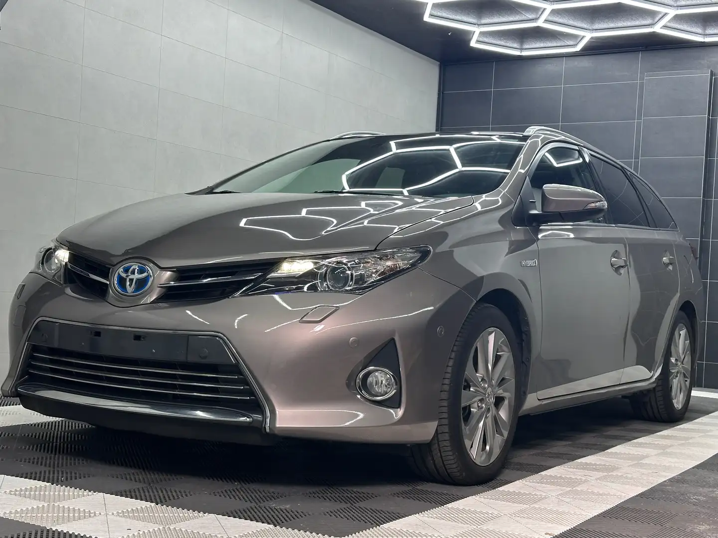 Toyota Auris Auris SW HEV 1.8i HSD Lounge - 1