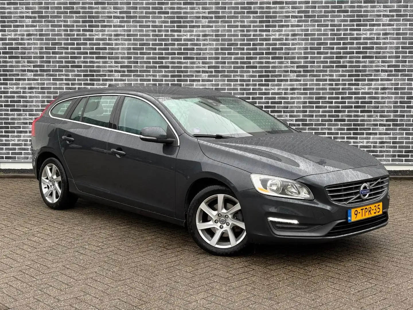 Volvo V60 1.6 T3 Momentum | Navigatie | Dode hoek detectie B Gris - 2