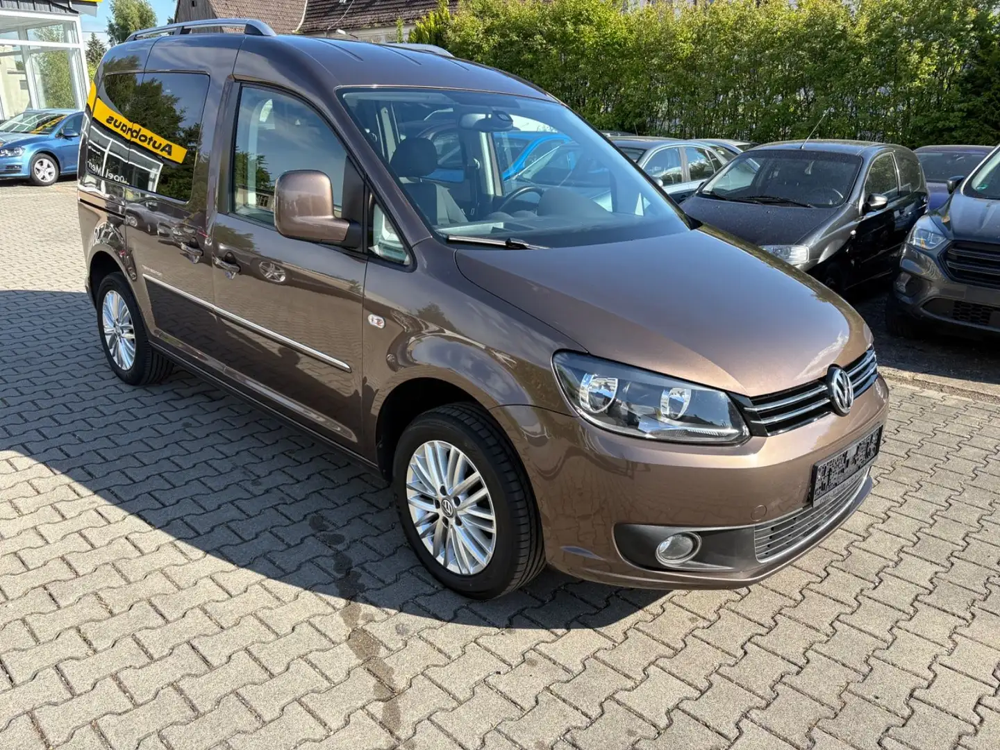 Volkswagen Caddy 1.6 TDI Kombi Comfortline // 7 Sitze Marrón - 2