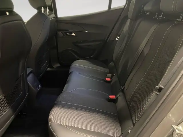Peugeot 2008 view 8