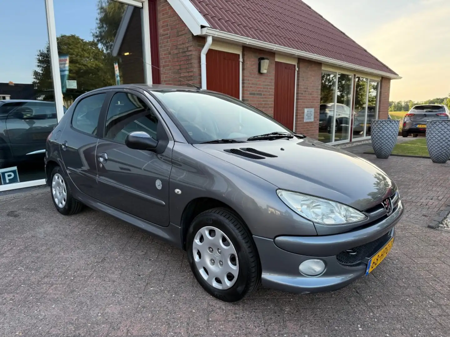 Peugeot 206 1.4 Generation  5-DRS AIRCO SLECHTS 78.987 KM IN P Gris - 1