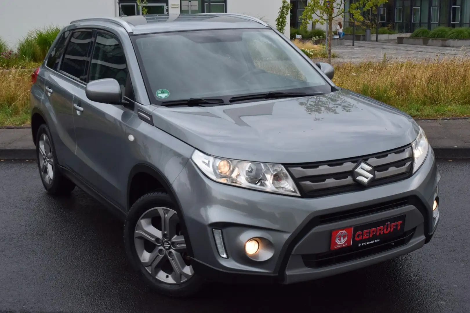 Suzuki Vitara Comfort 1.6 4x4 Navi,Klima, AHK, Gepflegt Grau - 2