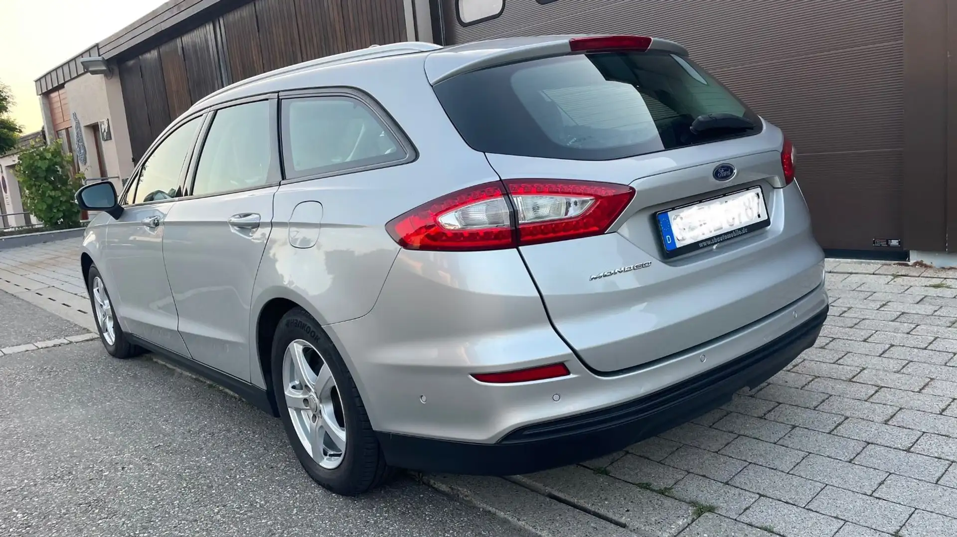 Ford Mondeo 2,0 TDCi-Navi-AHK-SHZ-PDC-TÜV-Garantie Silber - 2
