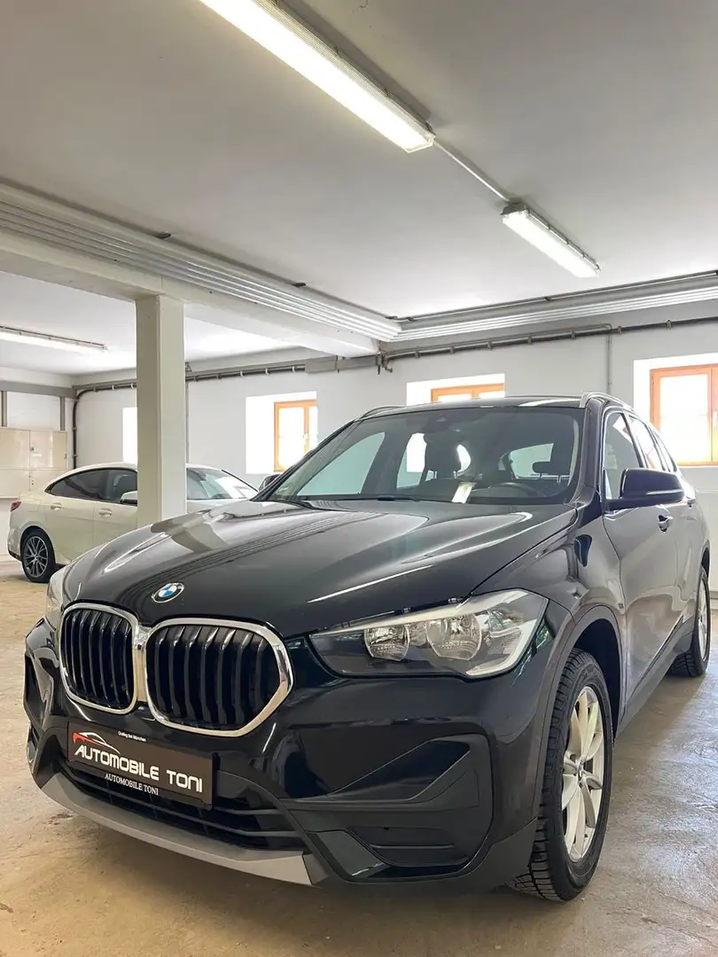 BMW X1 xDrive18d Navi AHK PDC Alu Klimaautomatik Noir - 2