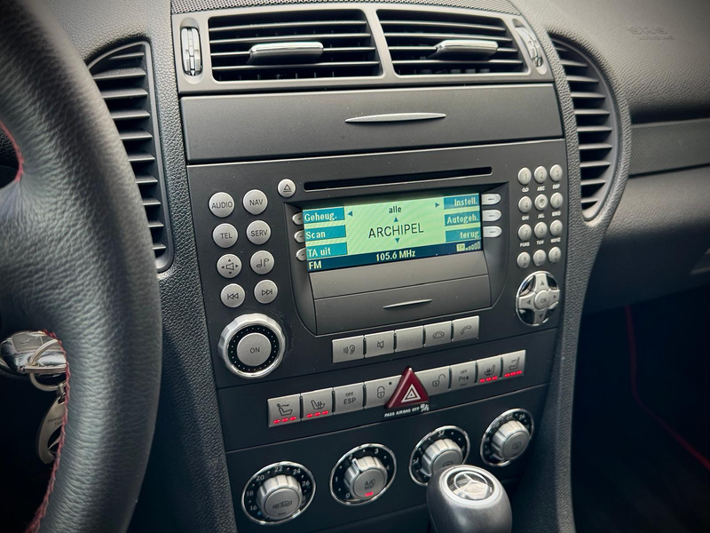 Mercedes-Benz SLK 280 Roadster / Sportpack / Airscarf / Harman Kardon / — photo 31