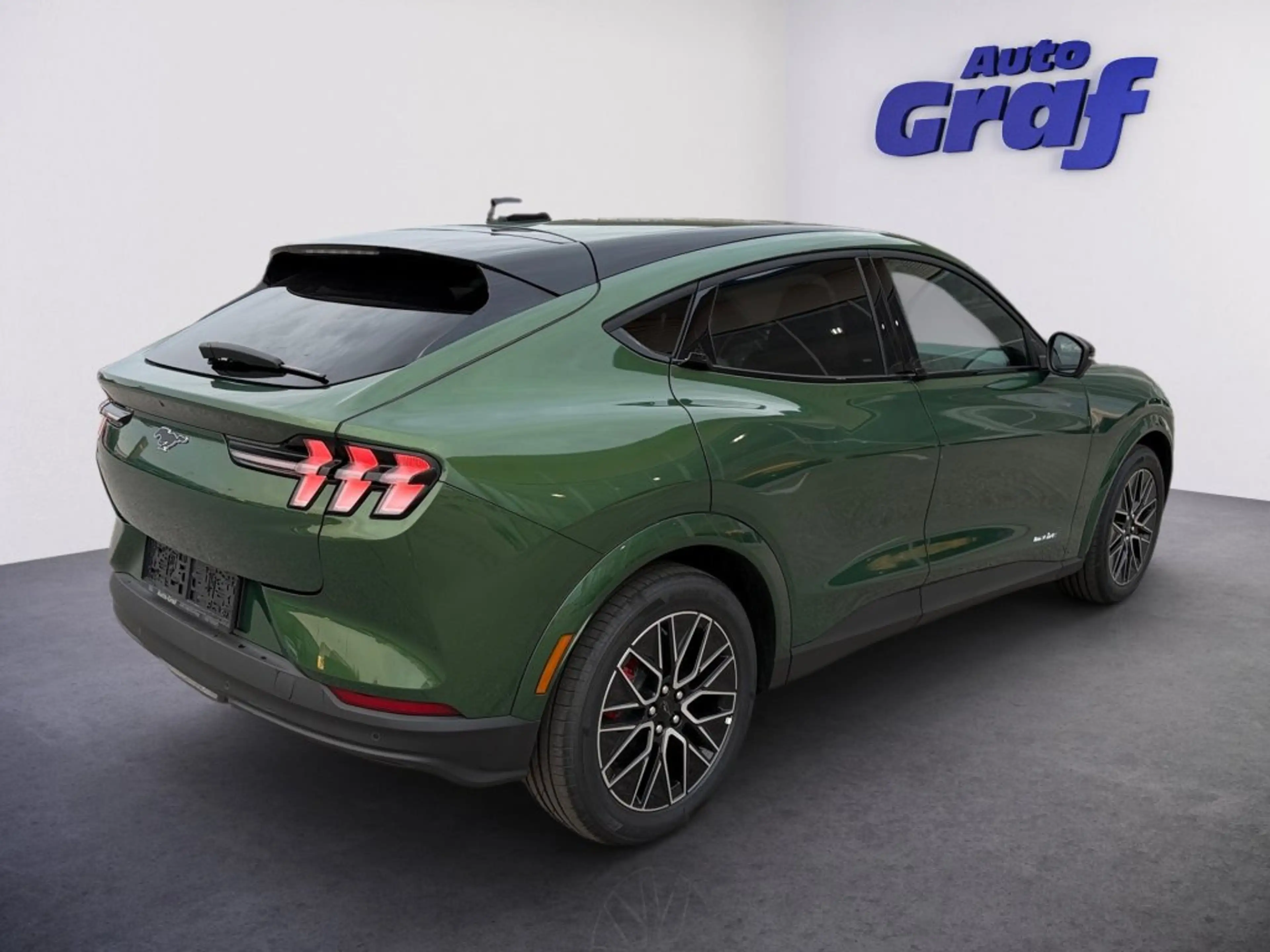 Ford Mustang Mach-E 88kWh Premium Extended Range RWD — photo 4