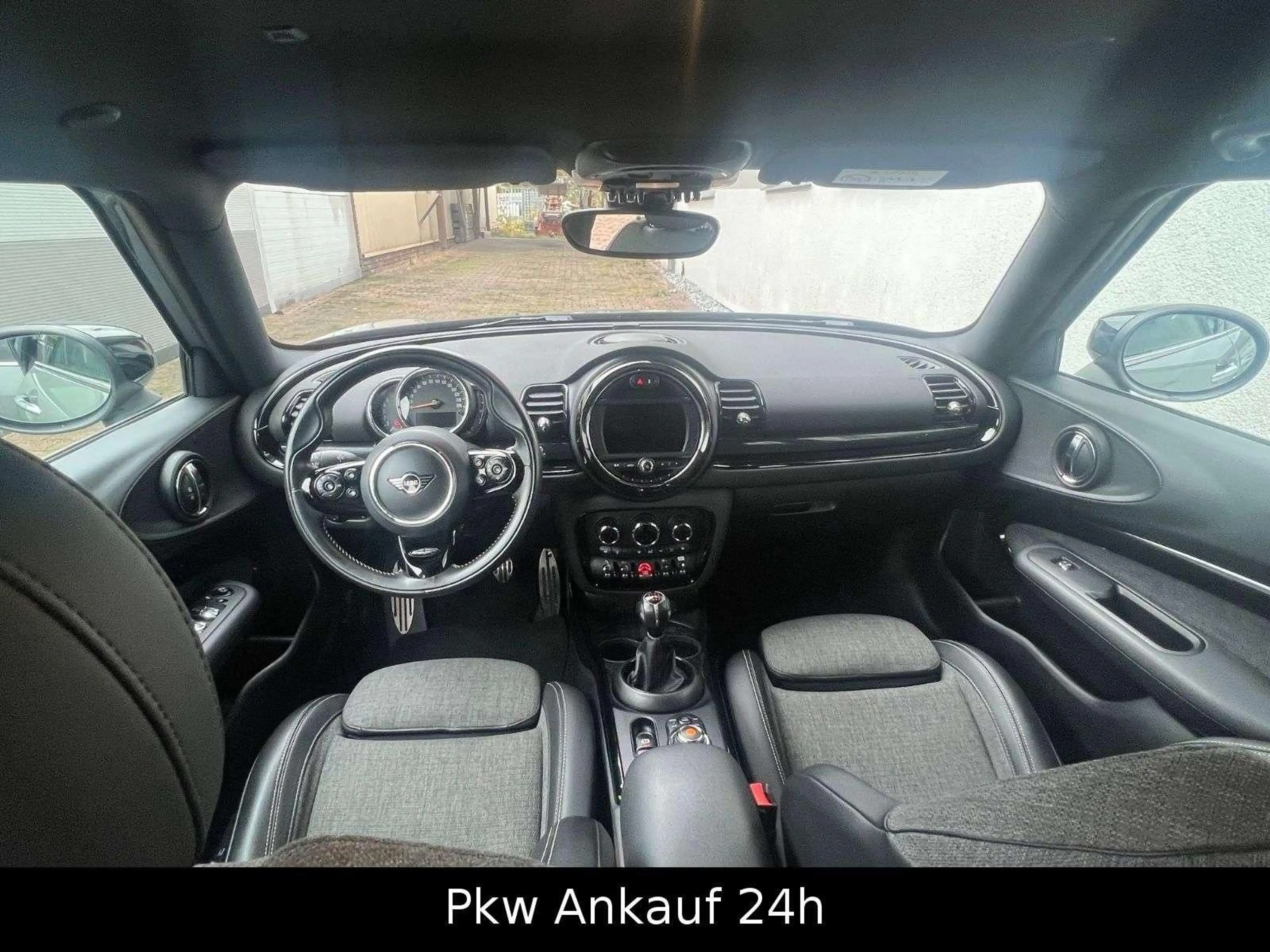 MINI Cooper D Clubman D Clubman — photo 11