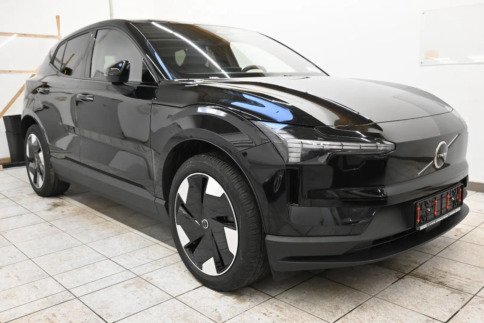 Volvo EX30 Single Motor Extended Range Plus ACC Schwarz - 1