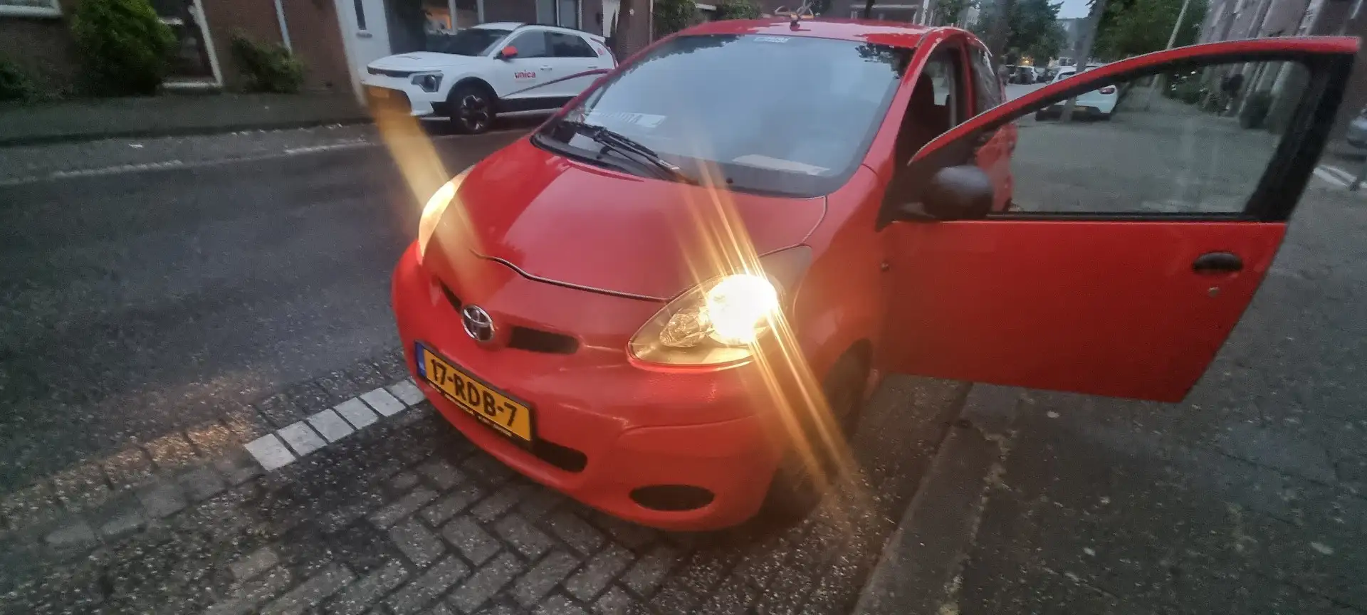 Toyota Aygo Aygo now 1.0-12V Sport vvti Rojo - 2