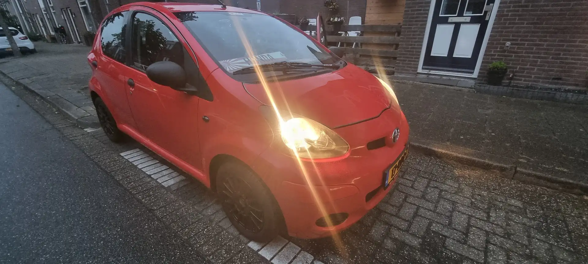 Toyota Aygo Aygo now 1.0-12V Sport vvti Rojo - 1