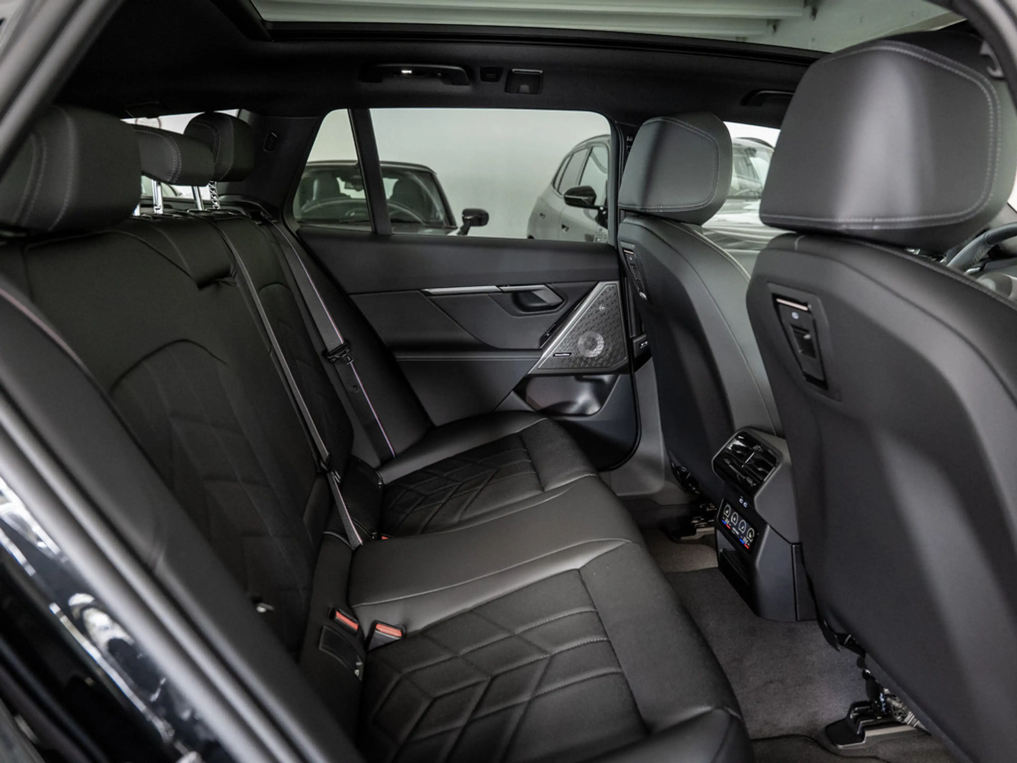 BMW 540 d Touring xDrive M-Sport Pro 360° PANO LED — photo 10