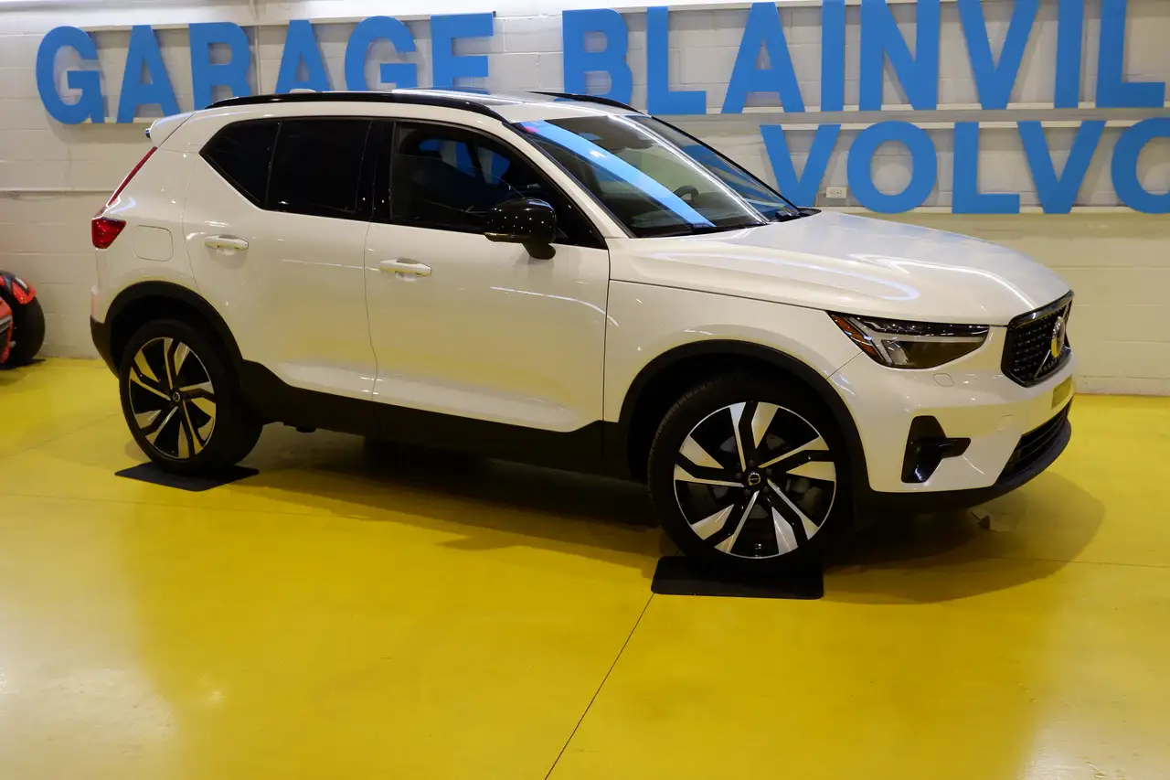 2023 Volvo XC40