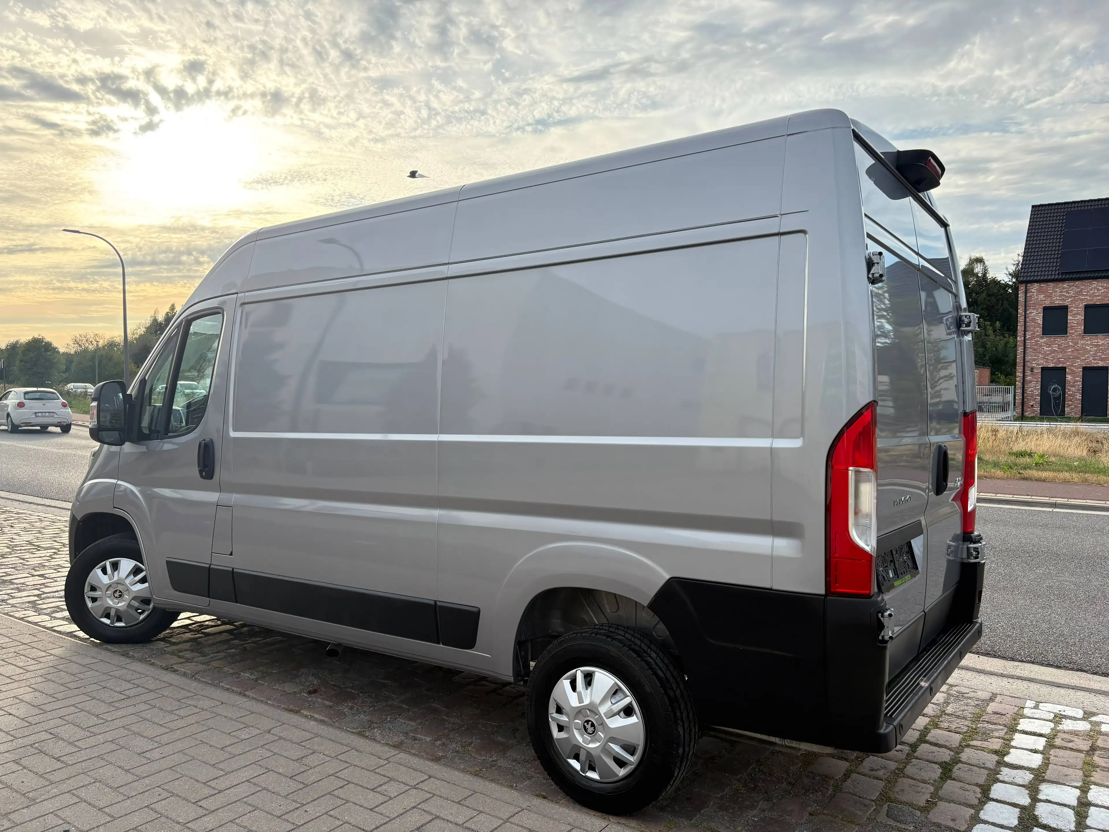 Peugeot Boxer 2.2 BlueHDi L2H2 Premium S/S / 12 Maanden Garantie / Weinig Kilometers / Gekeurd / — photo 4
