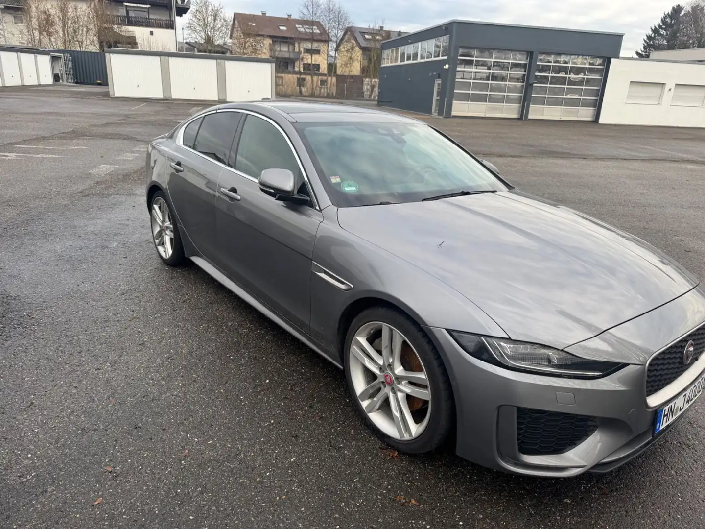 Jaguar XE R-Dynamic SE AWD Gris - 1