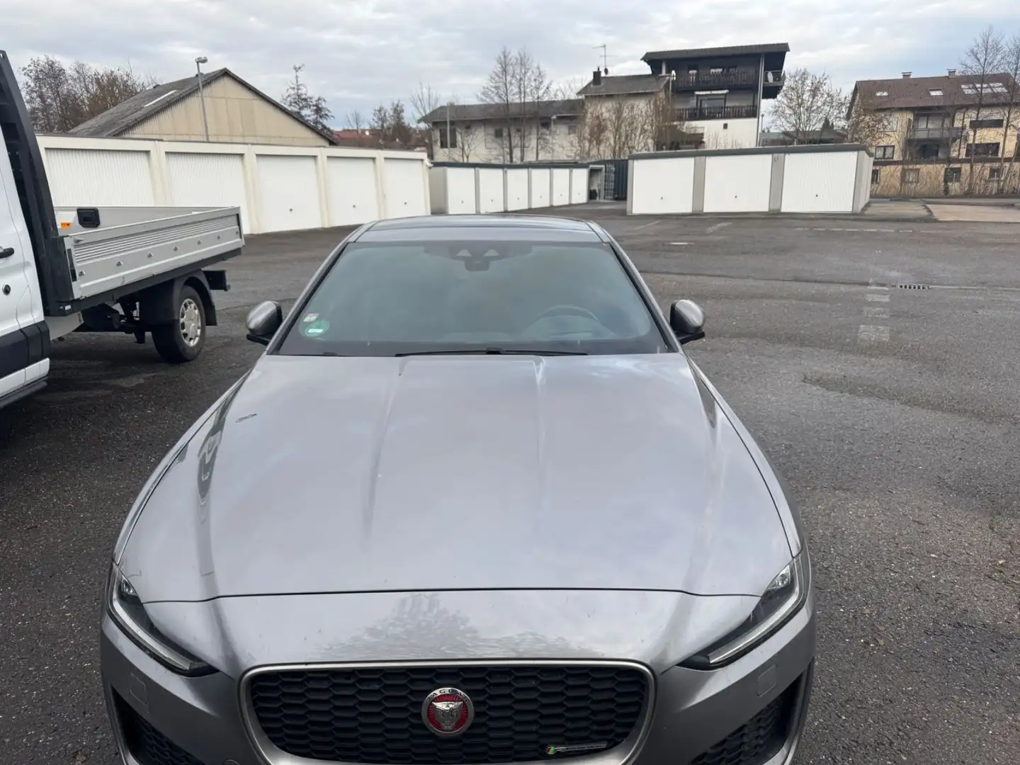 Jaguar XE R-Dynamic SE AWD Gris - 2