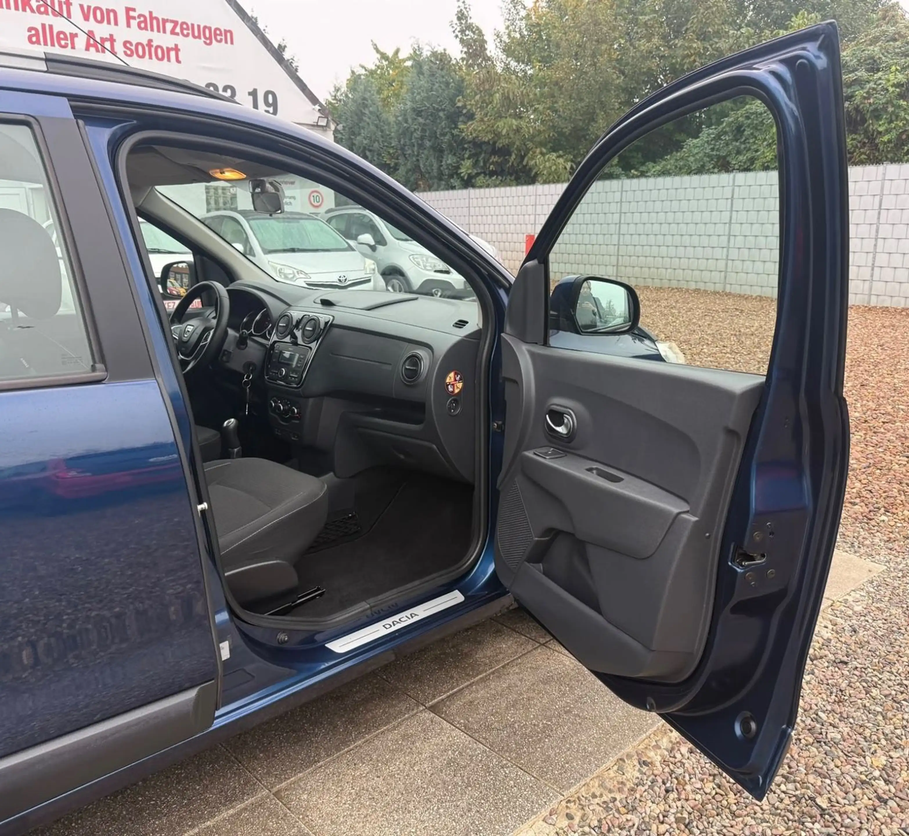 Dacia Lodgy 1,6 Laureate 7 Sitzplätze HU Neu — photo 11