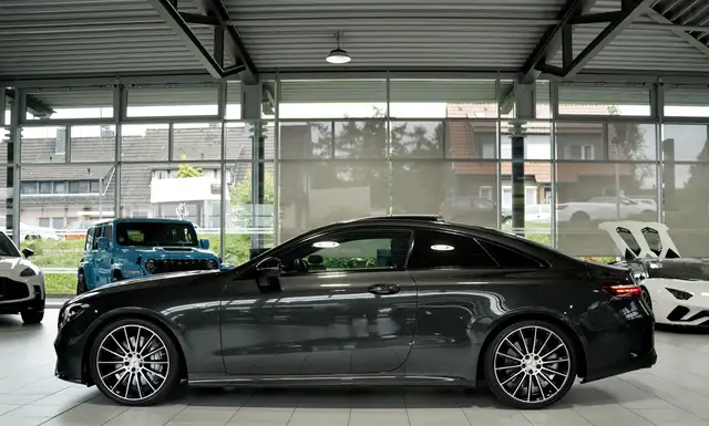 Mercedes-Benz E-Class view 11