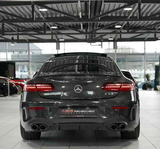 Mercedes-Benz E-Class view 9