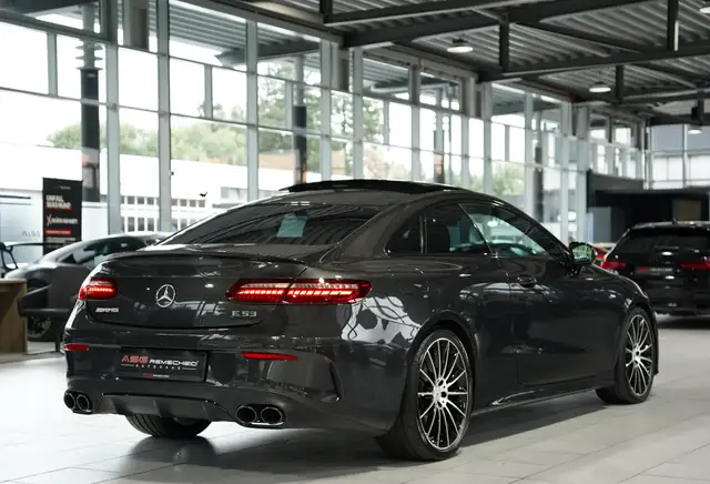 Mercedes-Benz E-Class view 8
