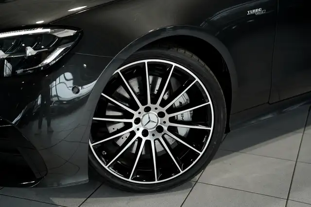 Mercedes-Benz E-Class view 3