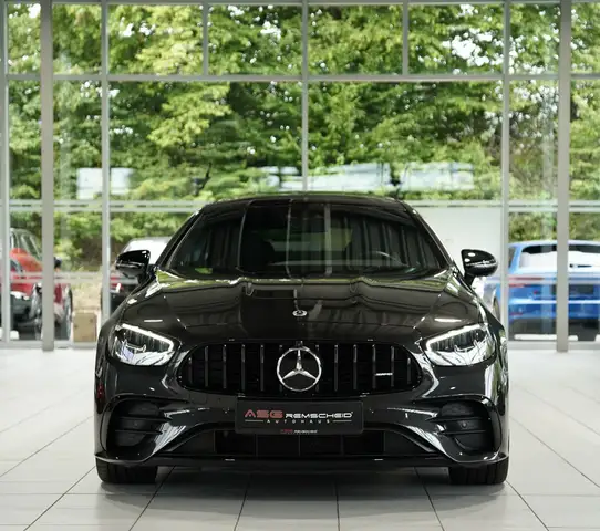 Mercedes-Benz E-Class view 4