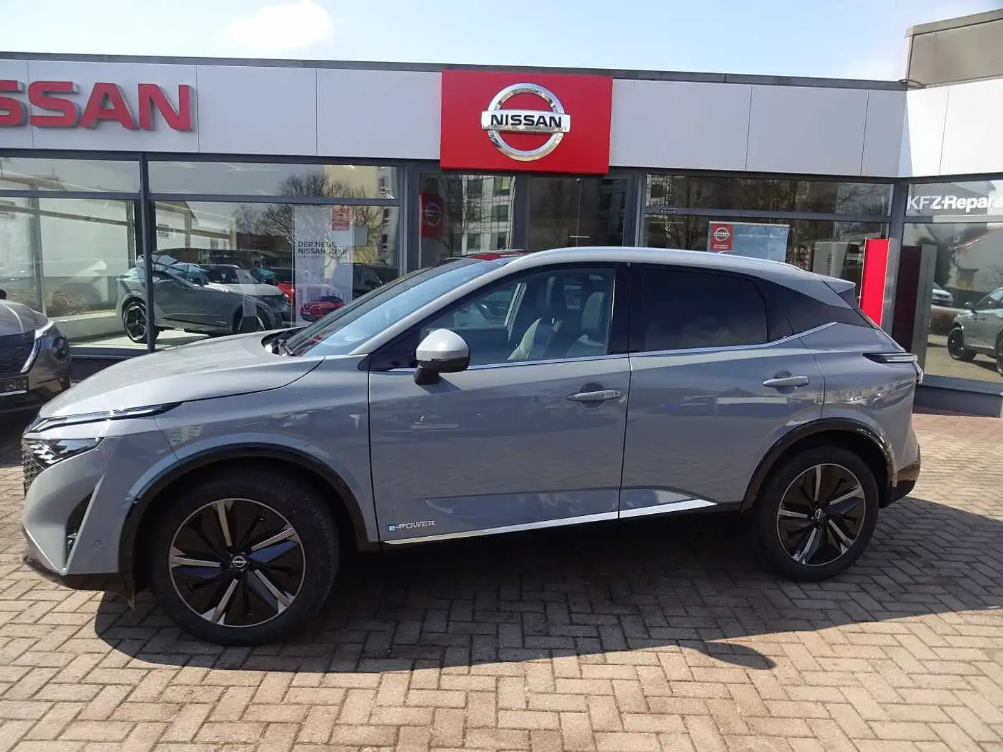 Nissan Qashqai Elektro/Benzin 1.5 VC-T e-Power Tekna, Panorama Gl Grau - 1