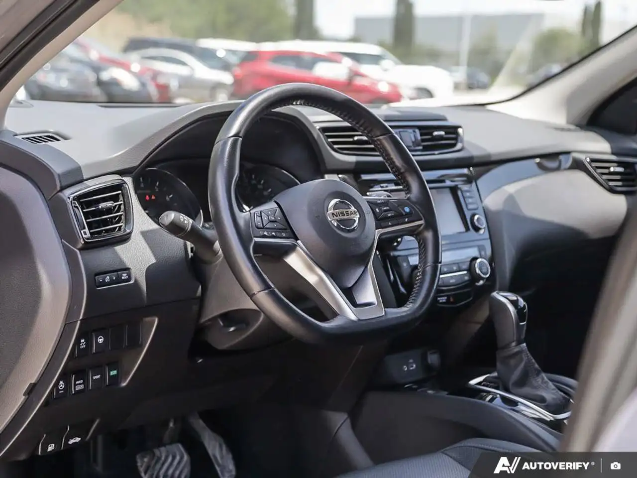 Nissan Qashqai снимка Nissan Qashqai