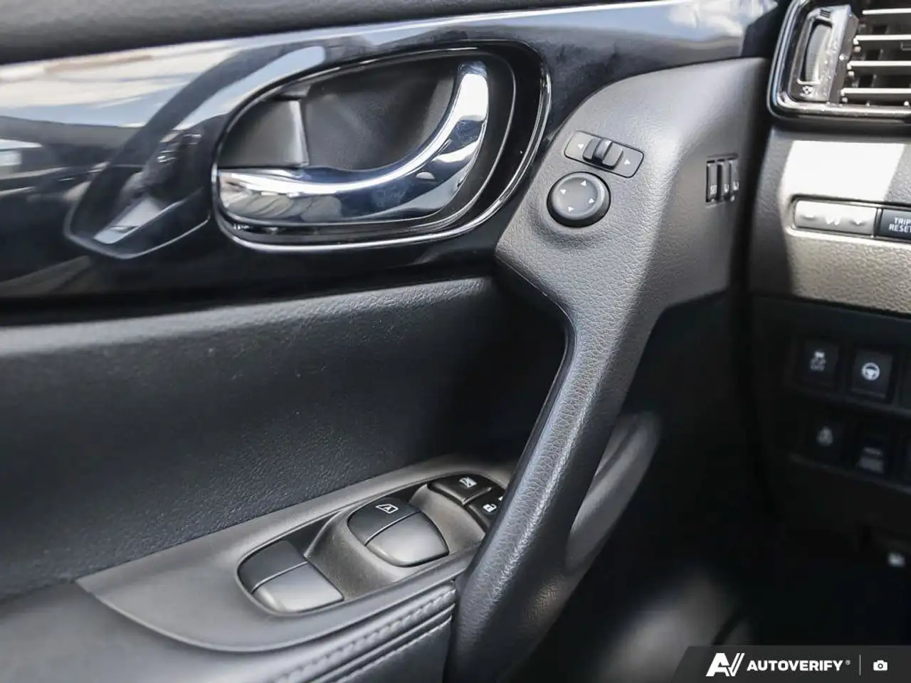 Nissan Qashqai снимка Nissan Qashqai