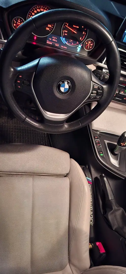 BMW 318 318d Touring Luxury Line Aut. - 1