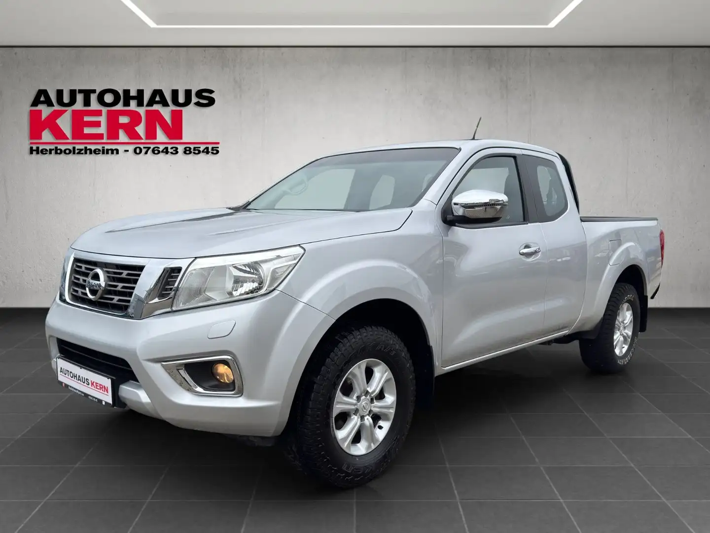 Nissan Navara NP300 Acenta King Cab 4x4 Zilver - 1