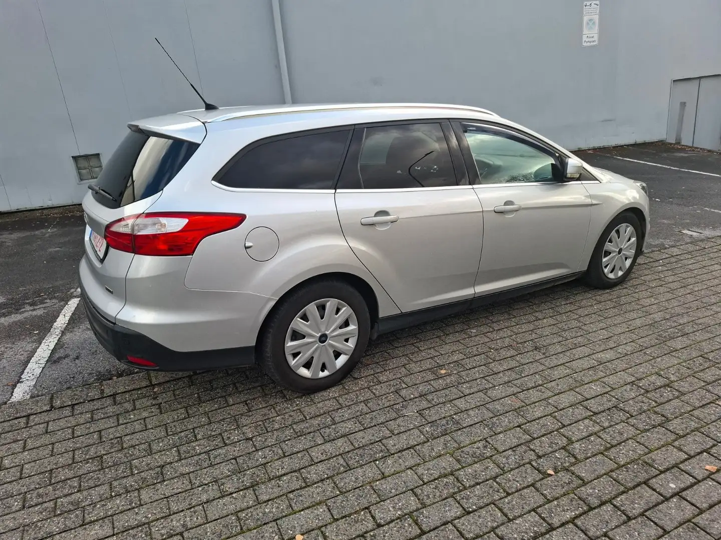 Ford Focus Turnier Titanium TÜV NEU SERVICE NEU, Silber - 2