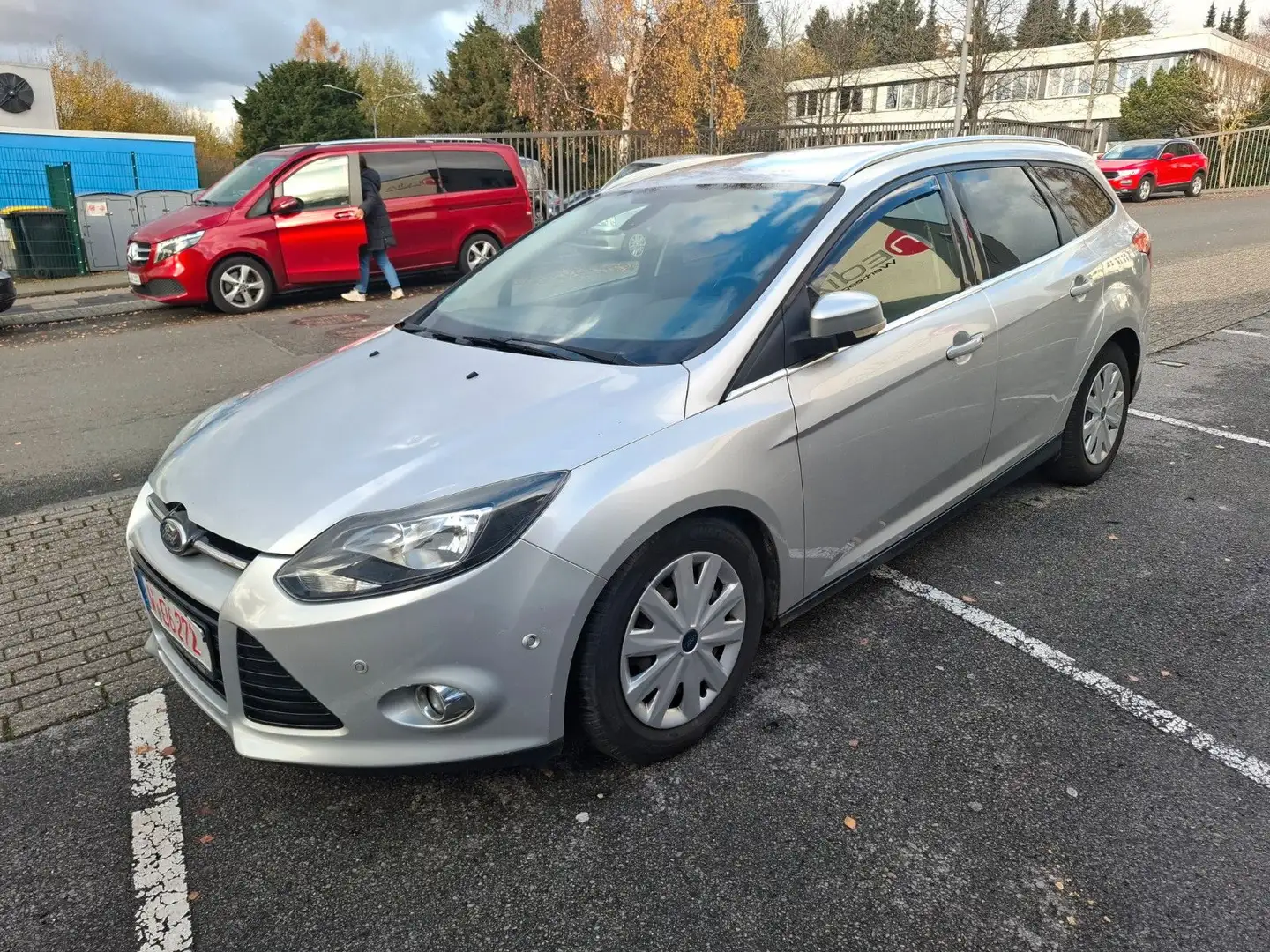Ford Focus Turnier Titanium TÜV NEU SERVICE NEU, Silber - 1
