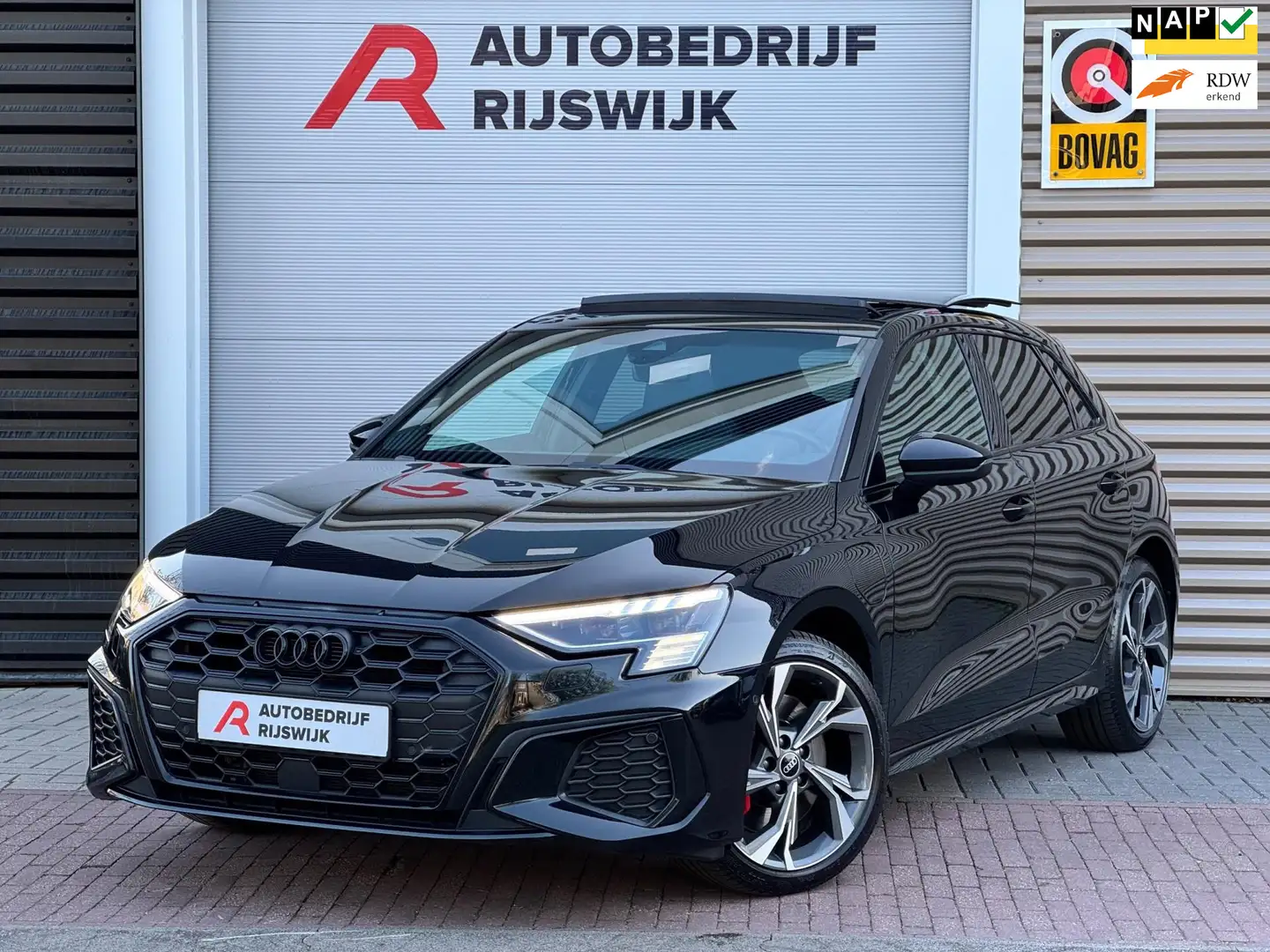 Audi A3 Sportback 45 TFSI e S edition Competition RS zetel Black - 1