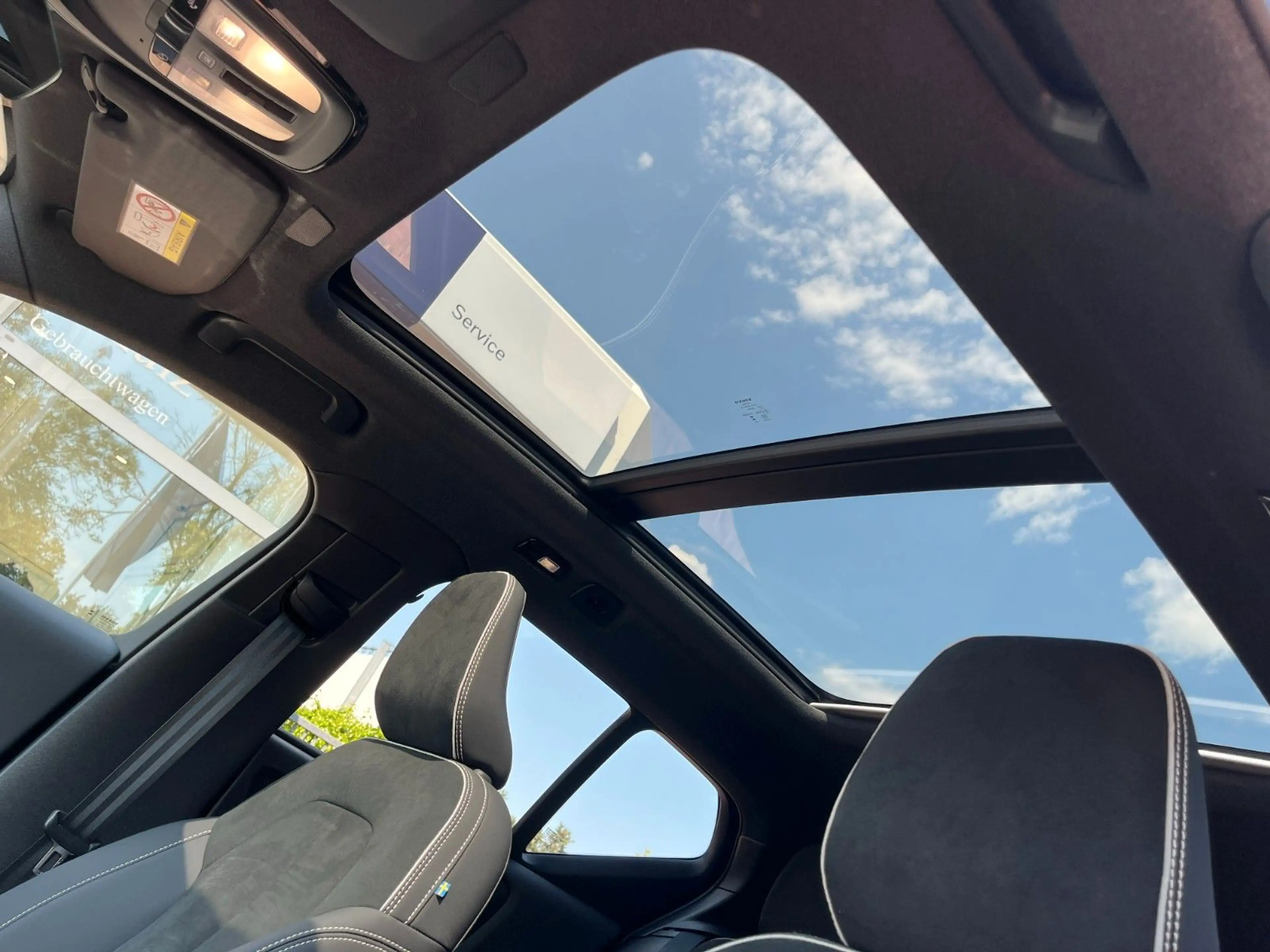 Volvo EX40 Ultra Black Edition Twin Motor — photo 28
