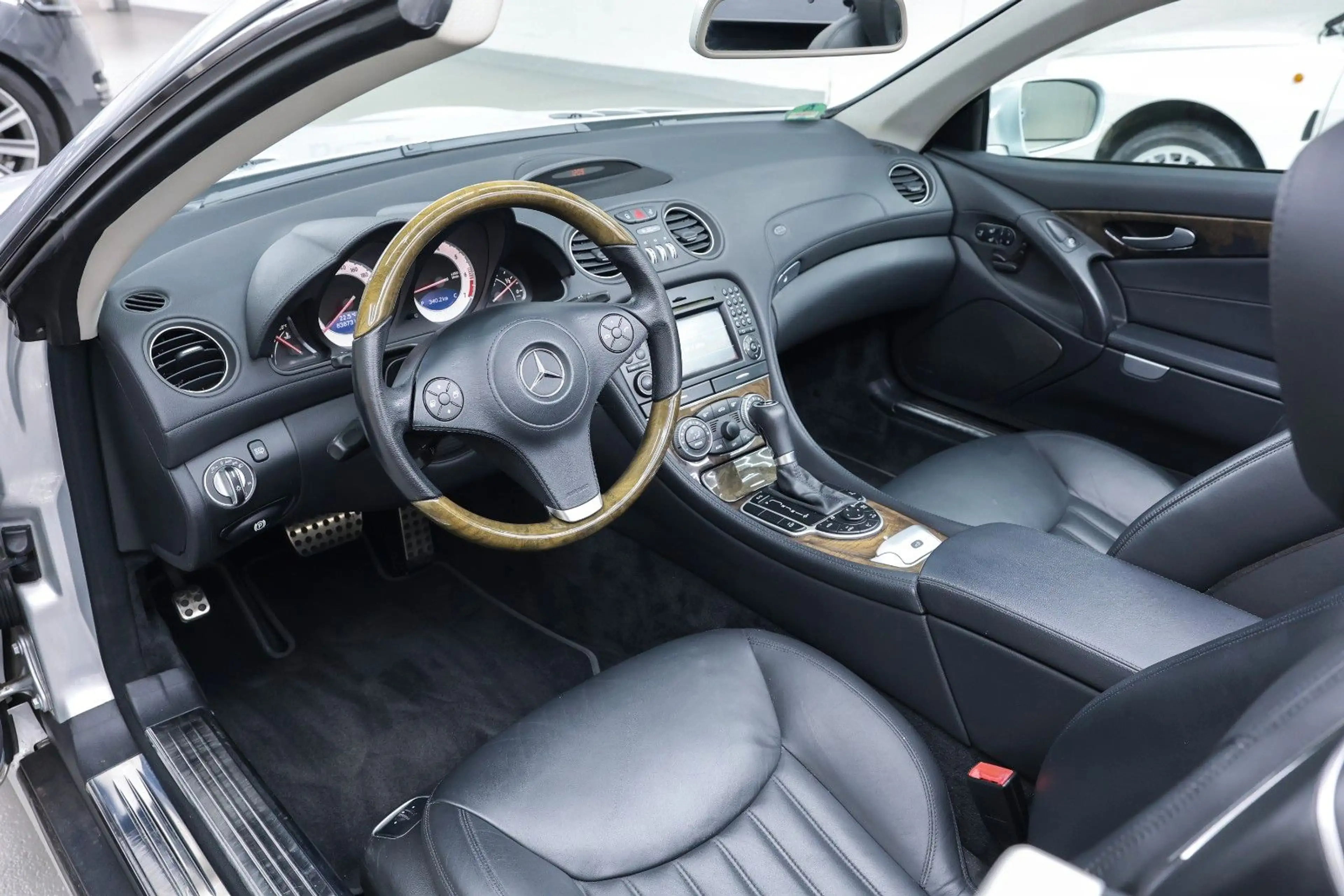 Mercedes-Benz SL 500 deutsches Fahrzeug Scheckheft — photo 12