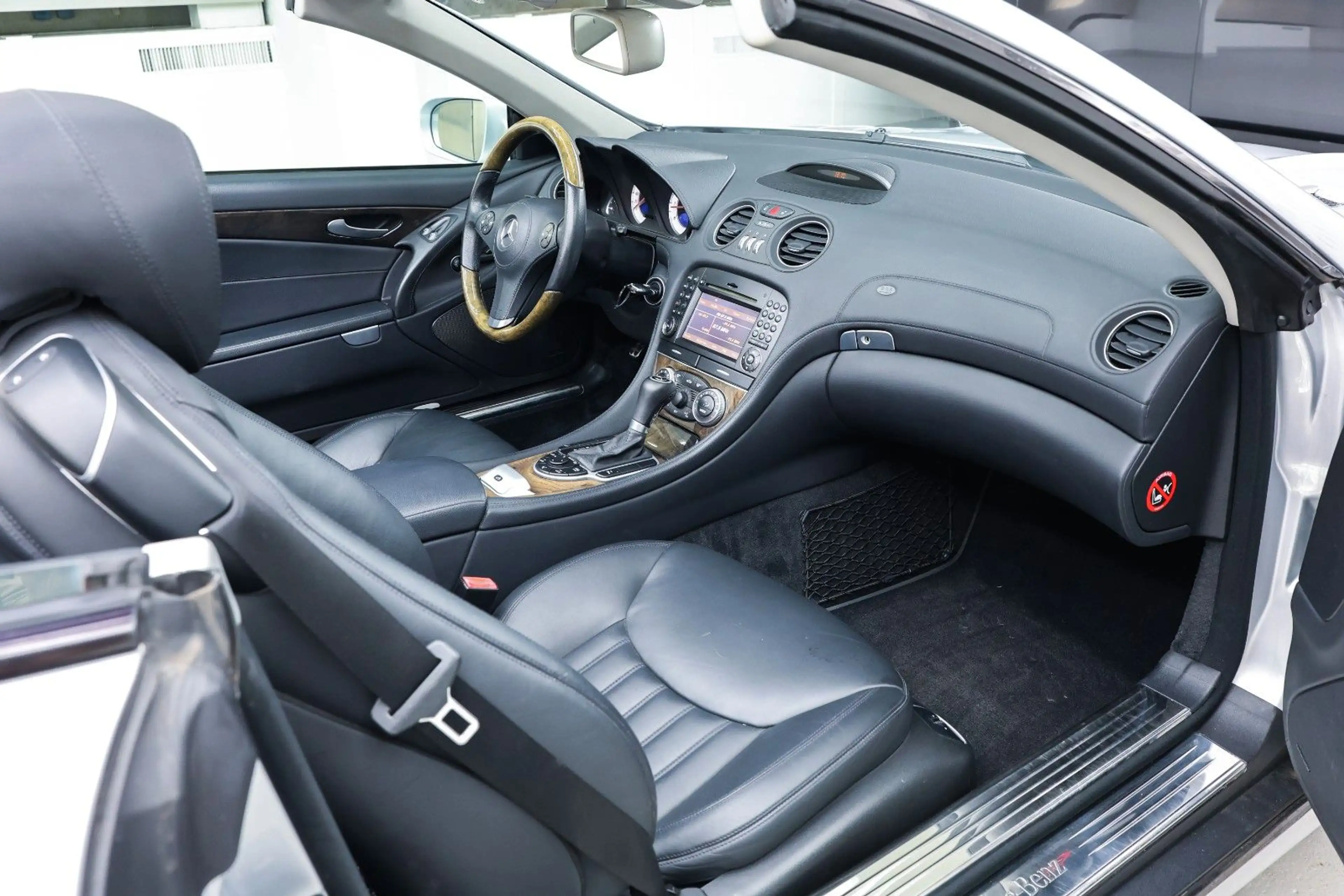 Mercedes-Benz SL 500 deutsches Fahrzeug Scheckheft — photo 15