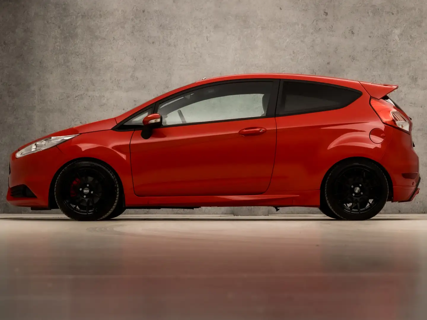 Ford Fiesta 1.6 ST1 213Pk (BLUETOOTH, GETINT GLAS, LM VELGEN, Rood - 2