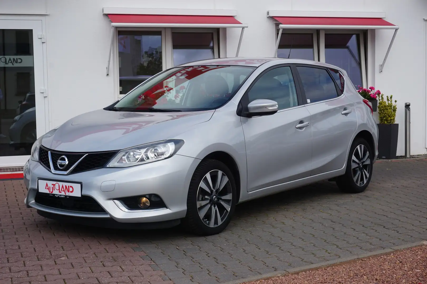 Nissan Pulsar 1.2 LED Navi Kamera AHK Keyless Klimaaut. Silber - 2