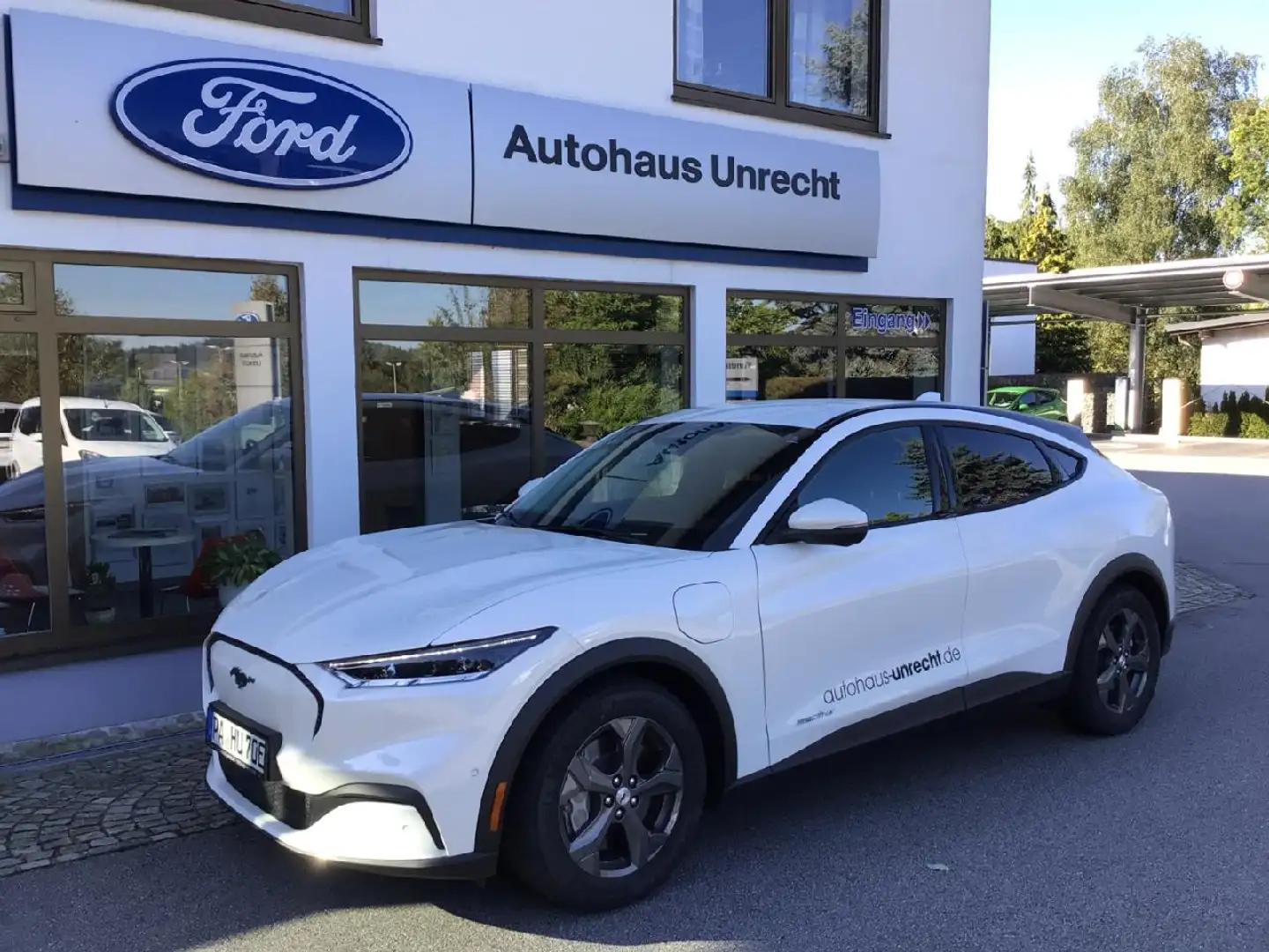 Ford Mustang Mach-E Basis Blanc - 1