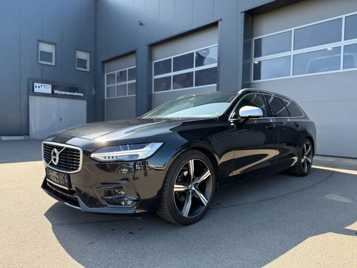 Volvo V90 D4 R Design,LED,Kamera,Nappa,BLIS,Keyless Noir - 1
