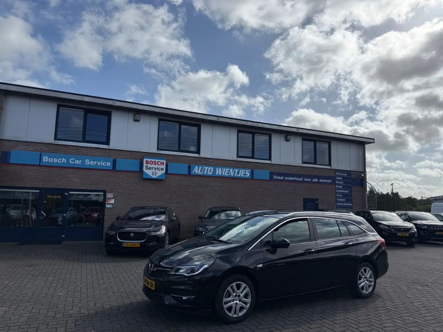 Opel Astra Sports Tourer 1.2 Turbo | Launch Edition | Airco | Zwart - 2