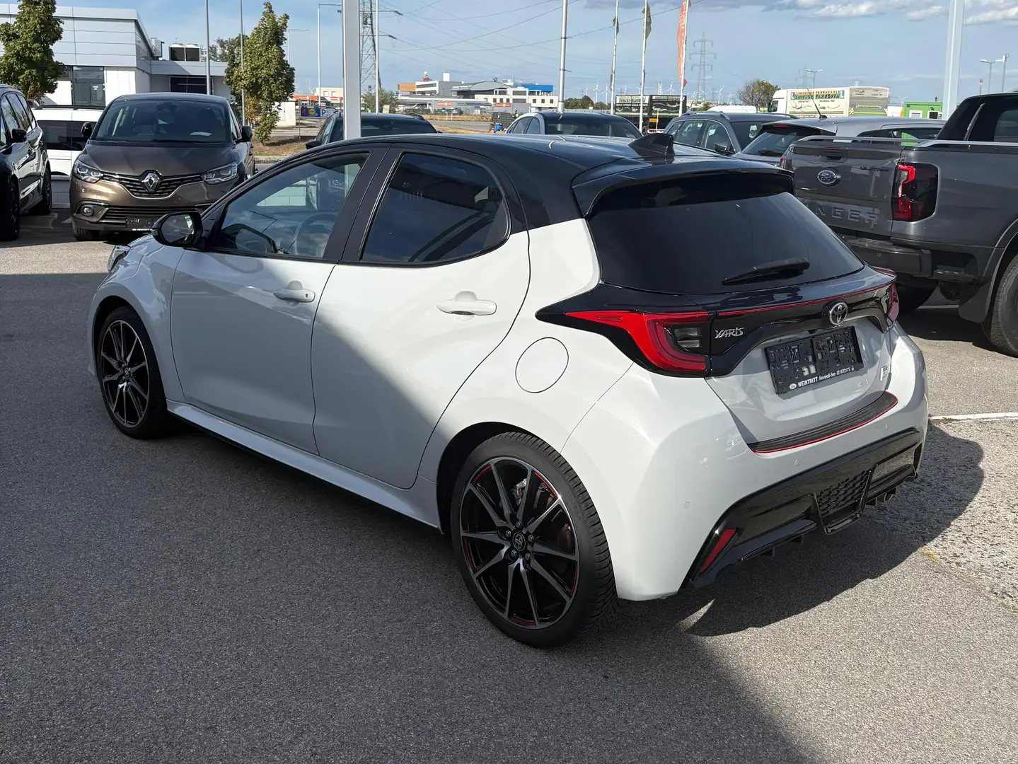 Toyota Yaris Hybrid Basis Grau - 2