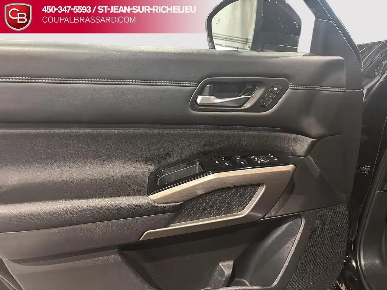 Nissan Pathfinder снимка Nissan Pathfinder