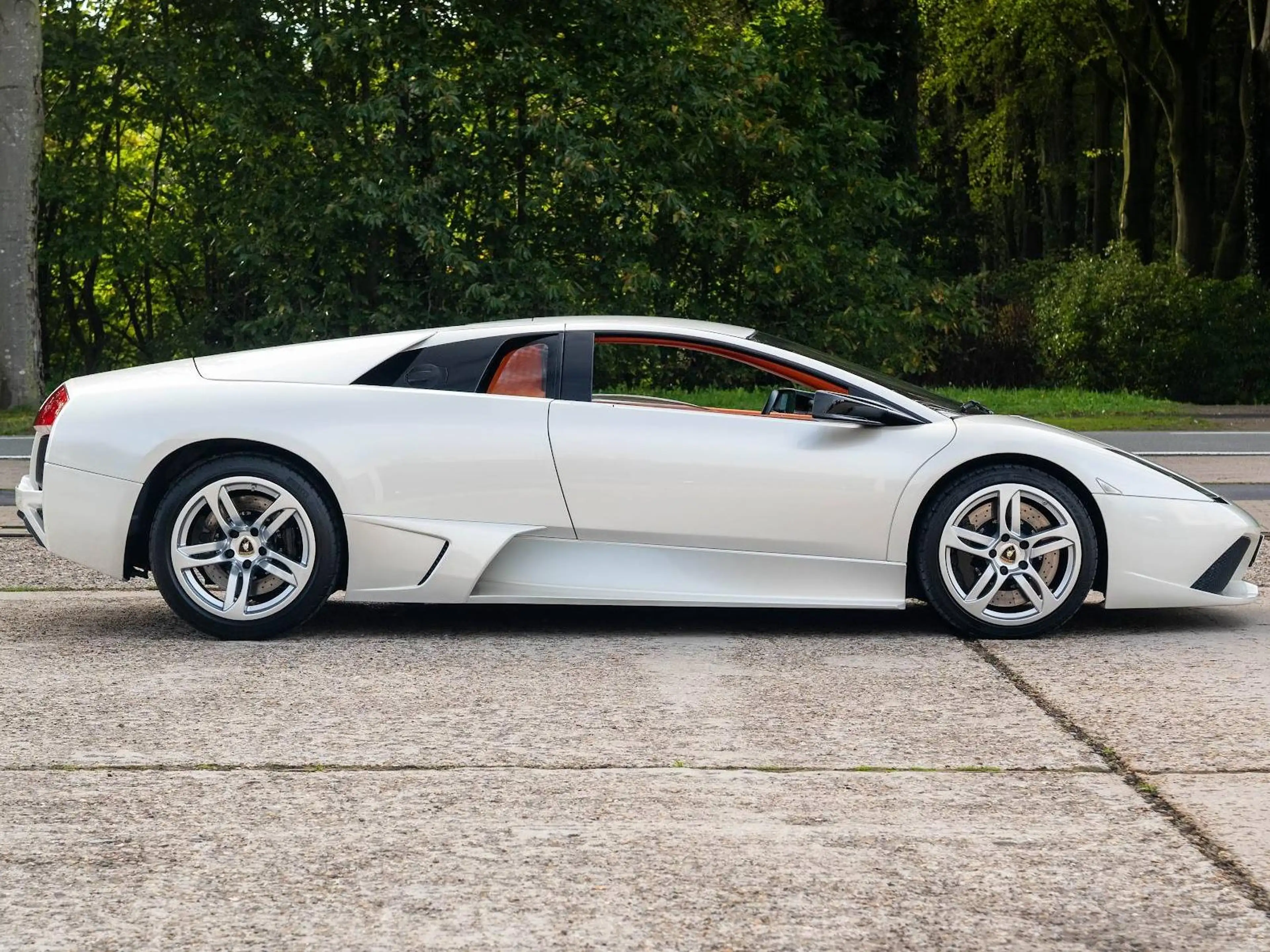 Lamborghini Murciélago Murciélago LP640 | Special order leather interior with Q citura diamond stitching — photo 9
