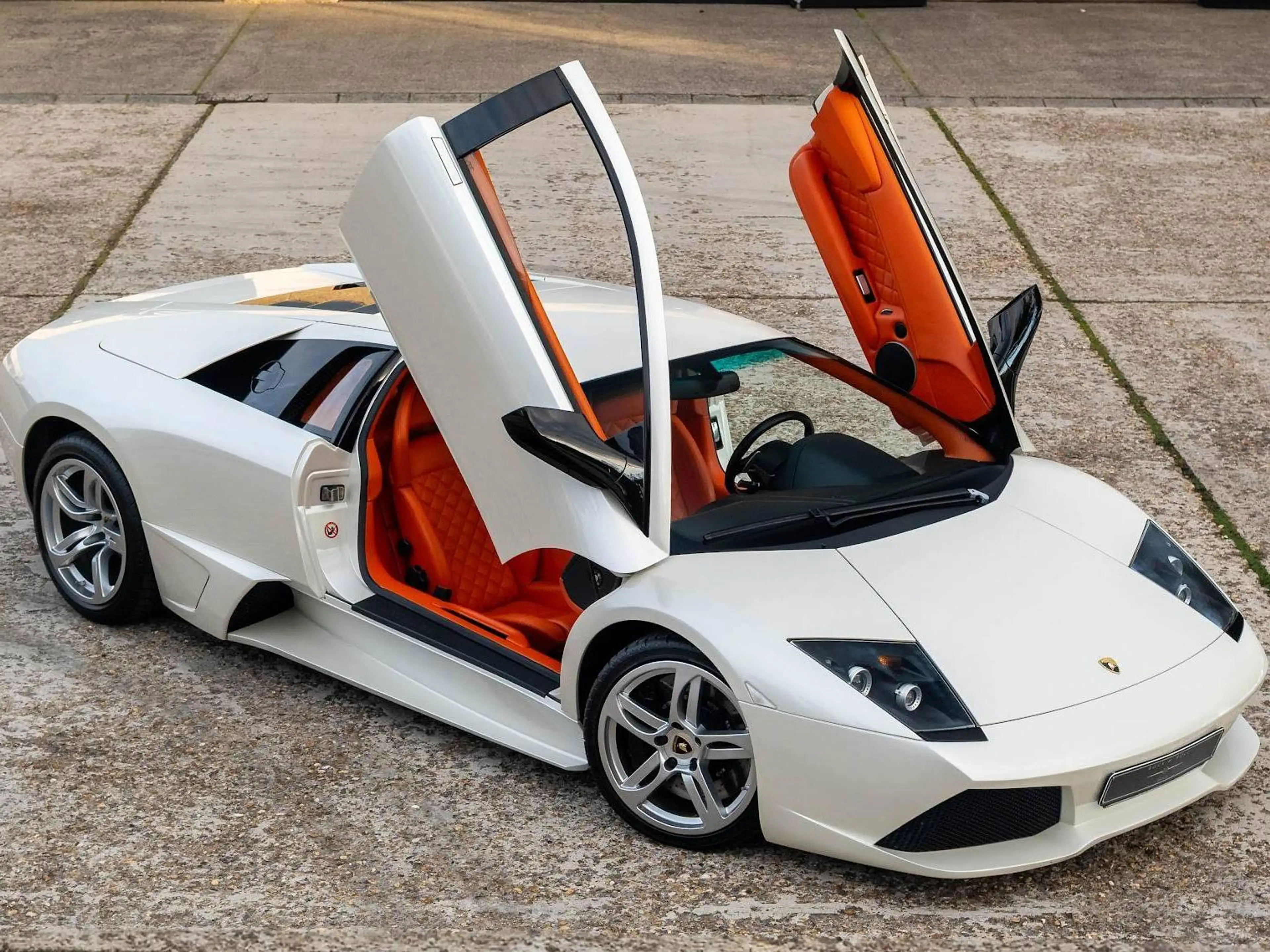 Lamborghini Murciélago Murciélago LP640 | Special order leather interior with Q citura diamond stitching — photo 3