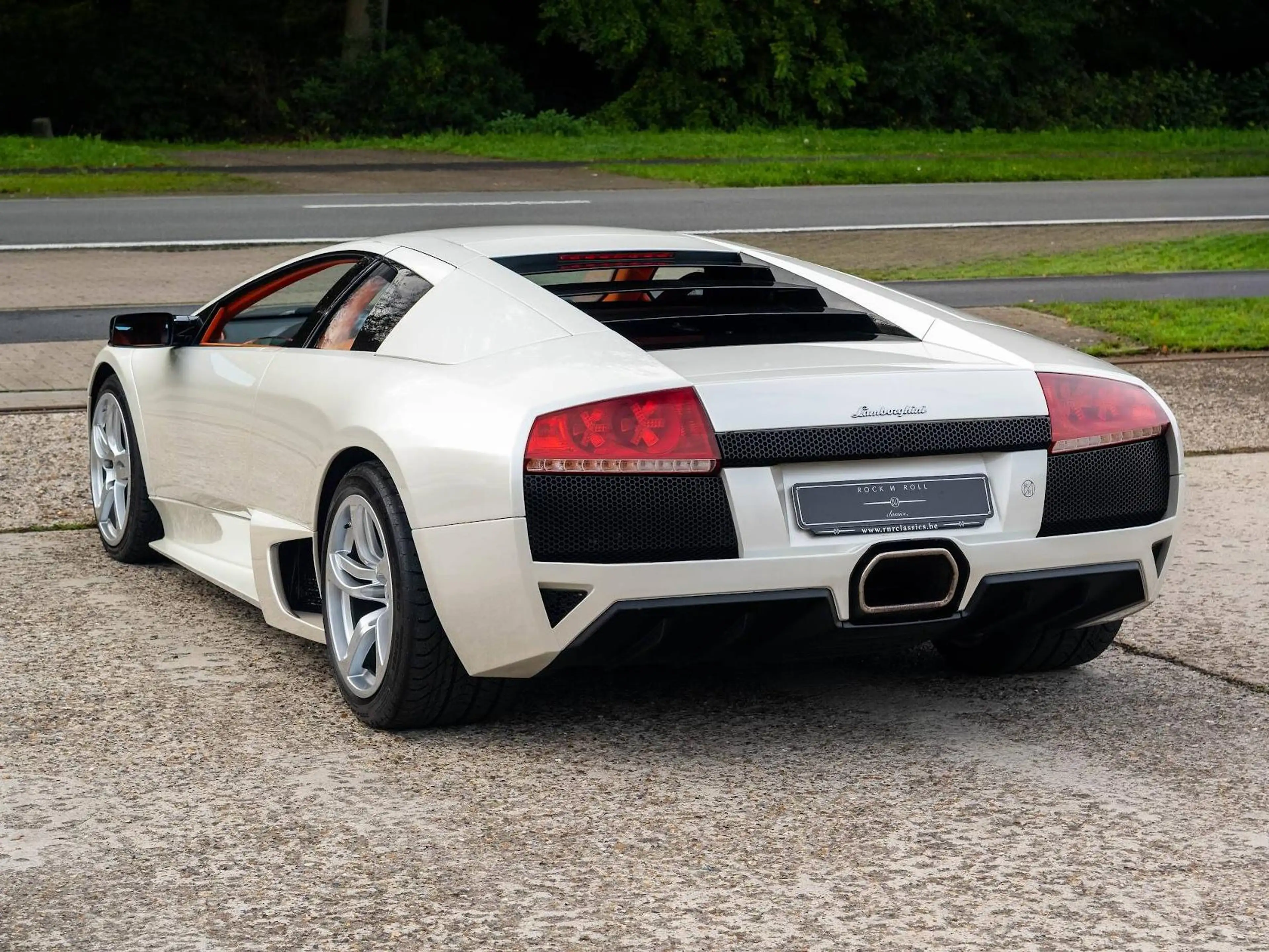 Lamborghini Murciélago Murciélago LP640 | Special order leather interior with Q citura diamond stitching — photo 14