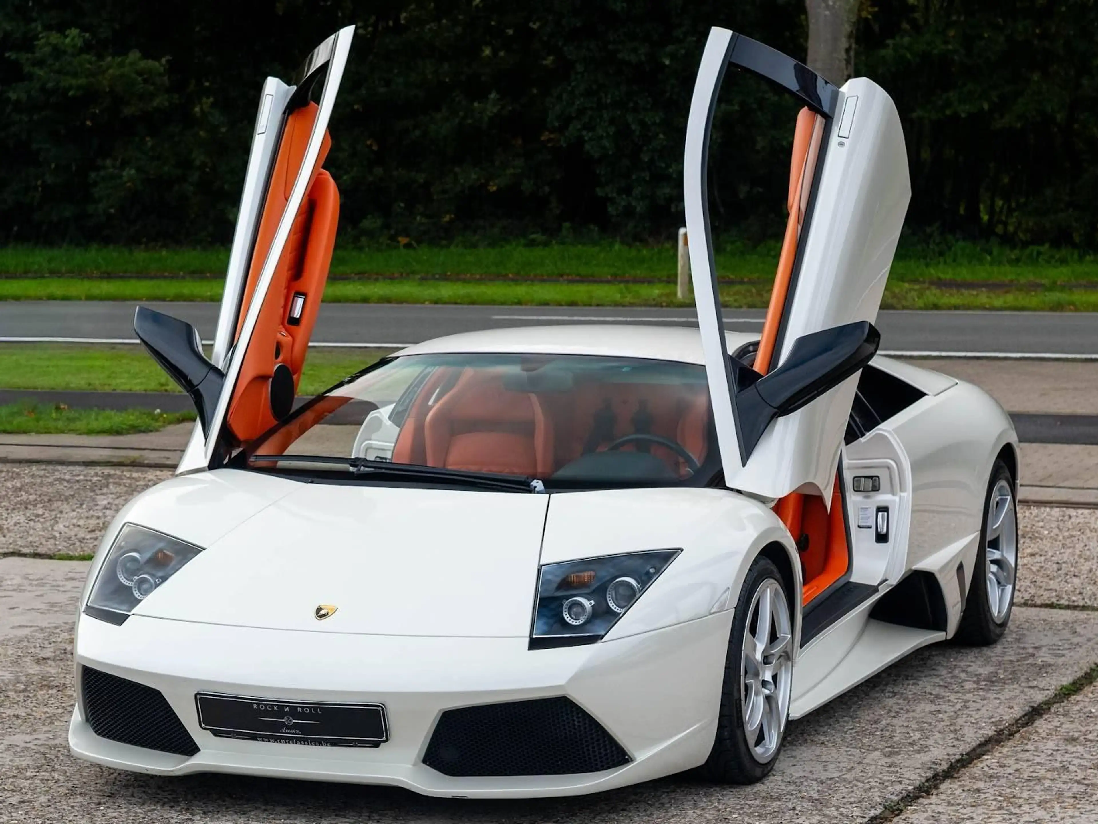 Lamborghini Murciélago Murciélago LP640 | Special order leather interior with Q citura diamond stitching — photo 13