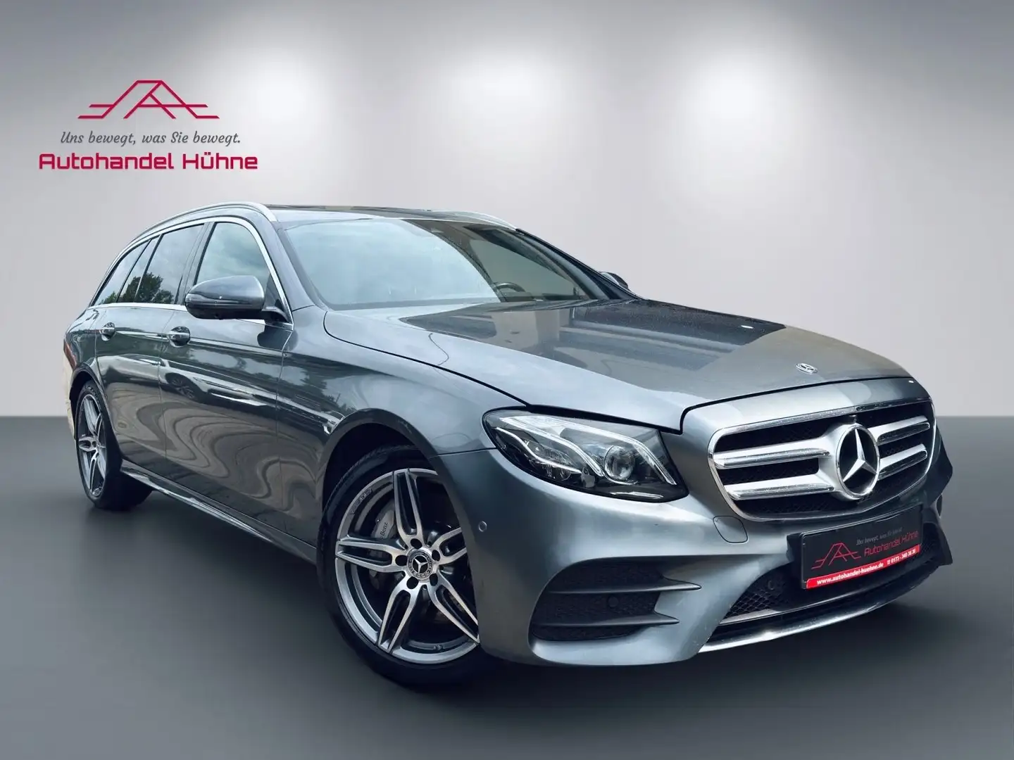 Mercedes-Benz E 400 d 4Matic/AMG Line/AHK/Widescreen/Glasdach Grey - 2