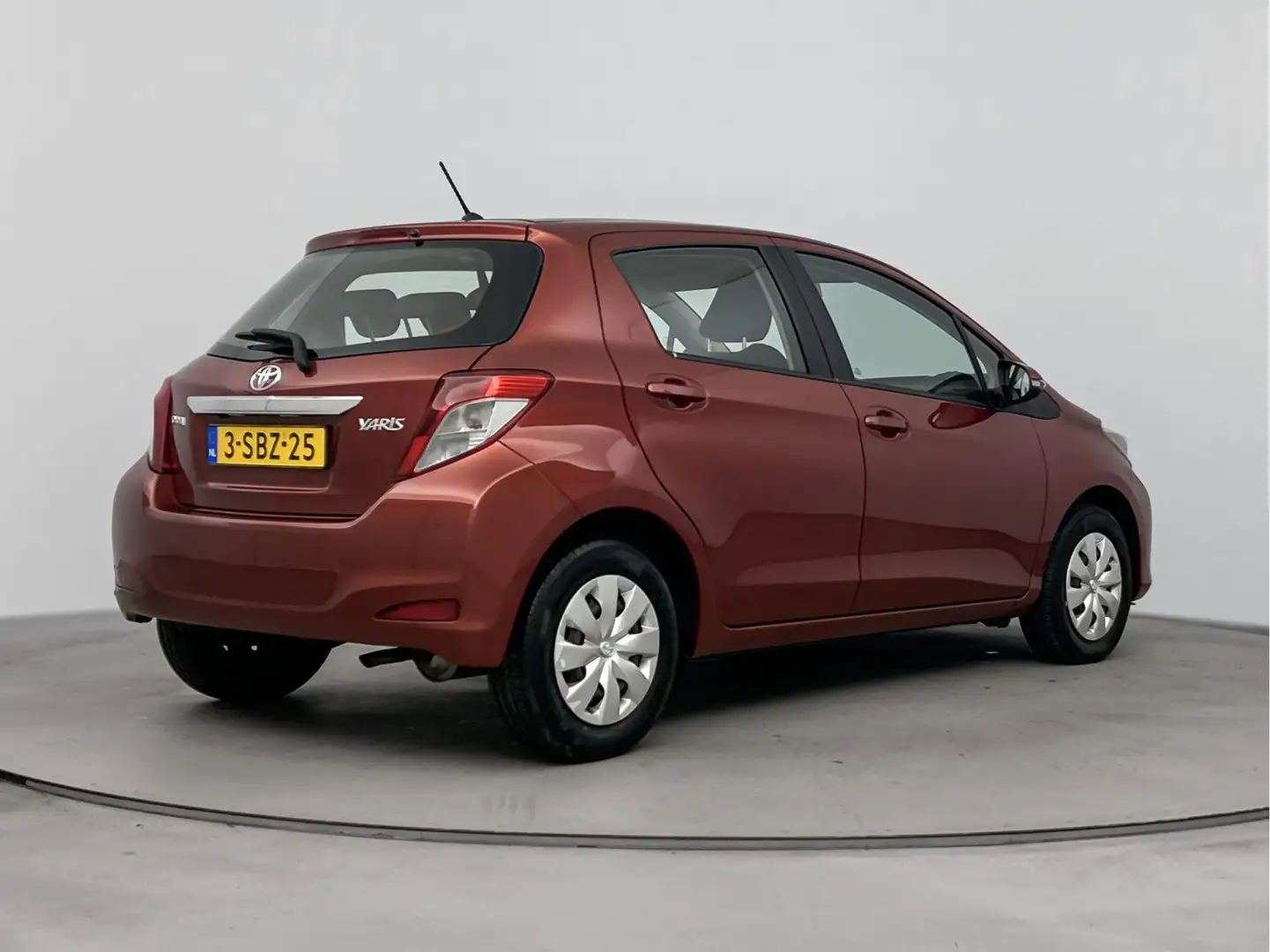 Toyota Yaris 1.0 VVT-i Aspiration | Achteruitrijcamera | Lage k Rood - 2