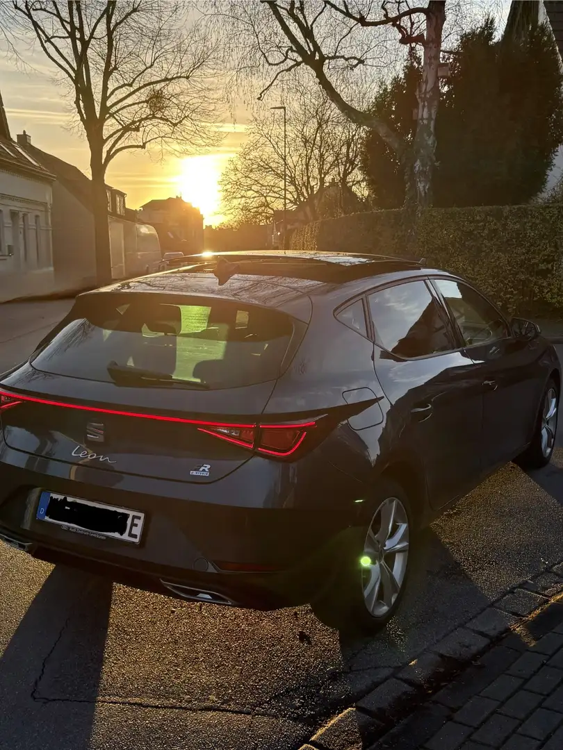 SEAT Leon e-Hybrid FR Grau - 2